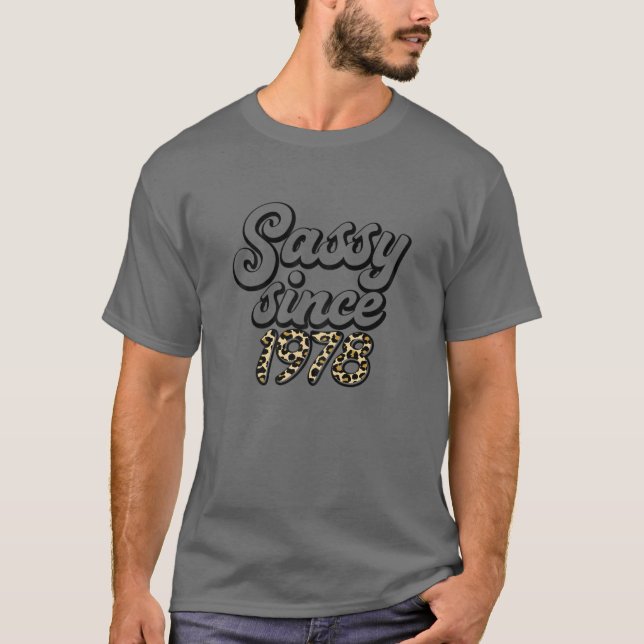 Camiseta Mulheres Sassy Desde 1978 Leopard Happy 44 Birthda (Frente)