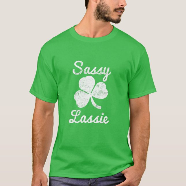 Camiseta Mulheres Sassy Lassie Dia de São Patrício Cute Fun (Frente)