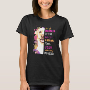 Camiseta Mulheres Sou Uma Mãe Labrador Como Uma Mãe Normal 