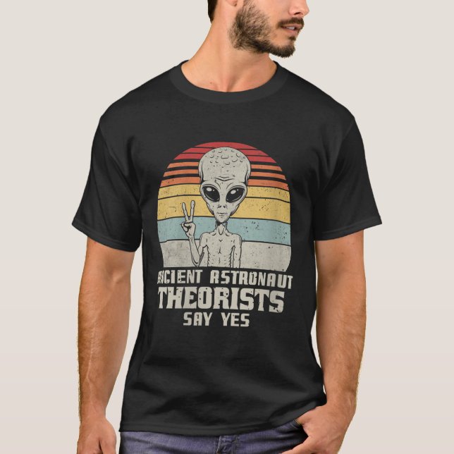 Camiseta Mulheres Teóricas Astronautas Antigas Dizem Sim V- (Frente)
