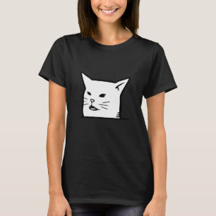 Camiseta Mulheres zangadas gritando com gato confuso à mesa