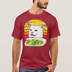 Camiseta Mulheres zangadas gritando com gato confuso no jan