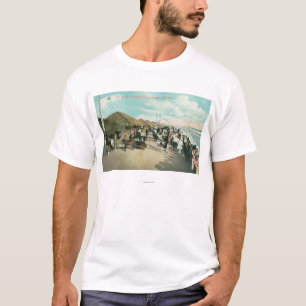 Camiseta Multidões recolhidas em uma linha na cidade da