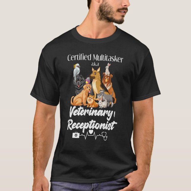 Camiseta Multitasker Vet Receptionist Pun Veterinary Dog Ca (Frente)
