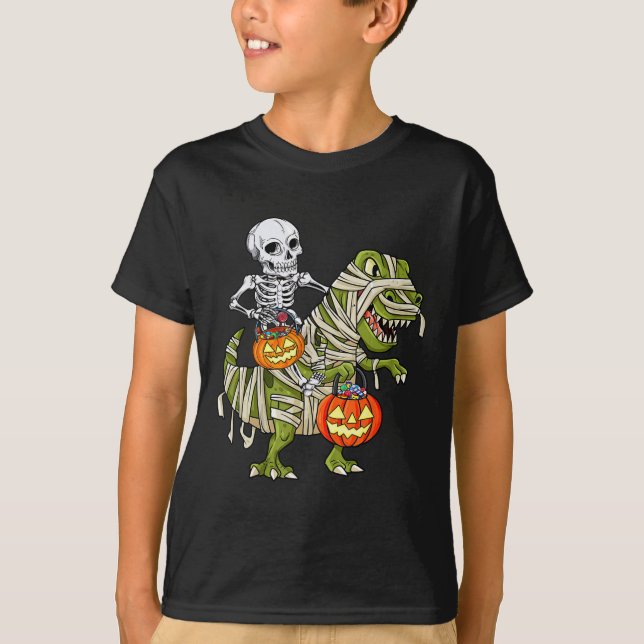 Camiseta Múmia de Esqueleto Montando Dinossauro T Rex Hallo (Frente)