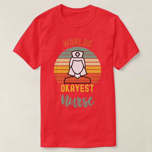 Camiseta Mundos Enfermeira De Okayest Retro Sunset Vintage  (Frente do Design)
