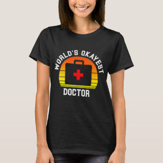 Camiseta Mundos Okayest Doctor Funny Medical