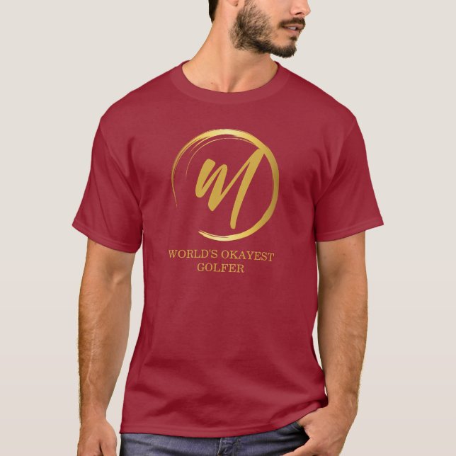 Camiseta Mundos Okayest Golfer Engraçado Monograma (Frente)