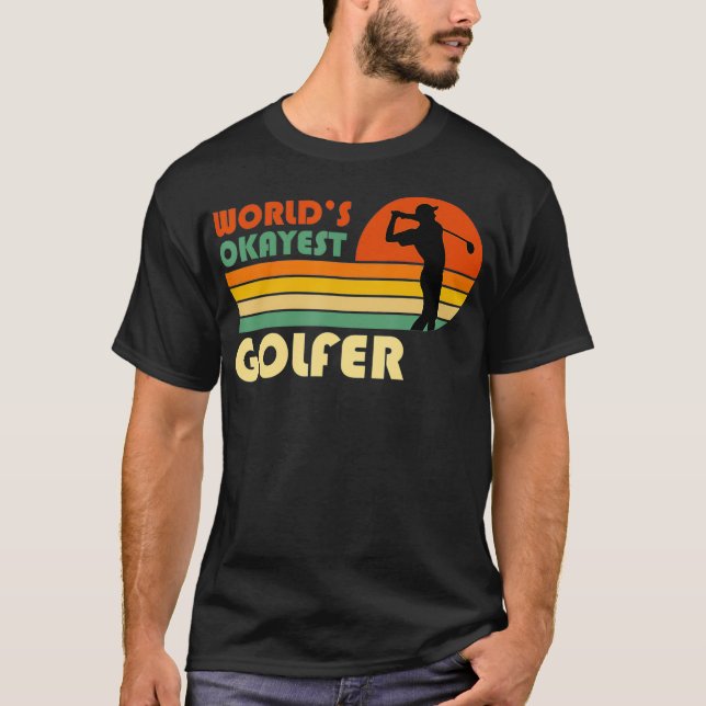 Camiseta Mundos Okayest Golfer Funny Golf Retro Vintage (Frente)