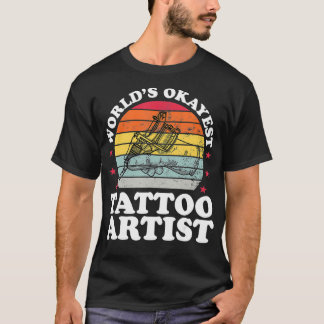 Camiseta Mundos Okayest Tattoo Artist Engraçado Tattooista
