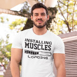 Camiseta Músculos Geek Engraçado<br><div class="desc">Instalação dos músculos t-shirt divertida do geek</div>