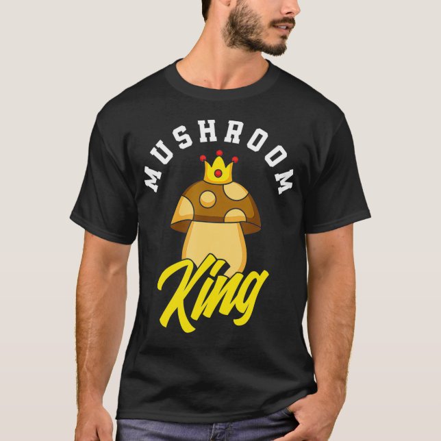 Camiseta Mushroom King Mushroom Hunter Fungi Forjando Engra (Frente)