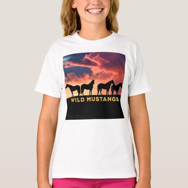 Camiseta Mustangs selvagens no horizonte (Frente)