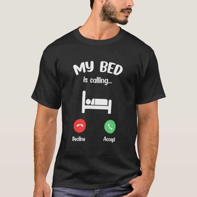Camiseta My Bed Is Calling Phone Screen Entry Call (Frente)