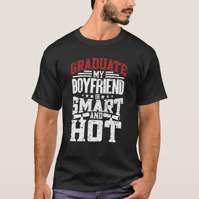 Camiseta My Boyfriend Is Smart And Hot  Graduate Graduation (Frente)