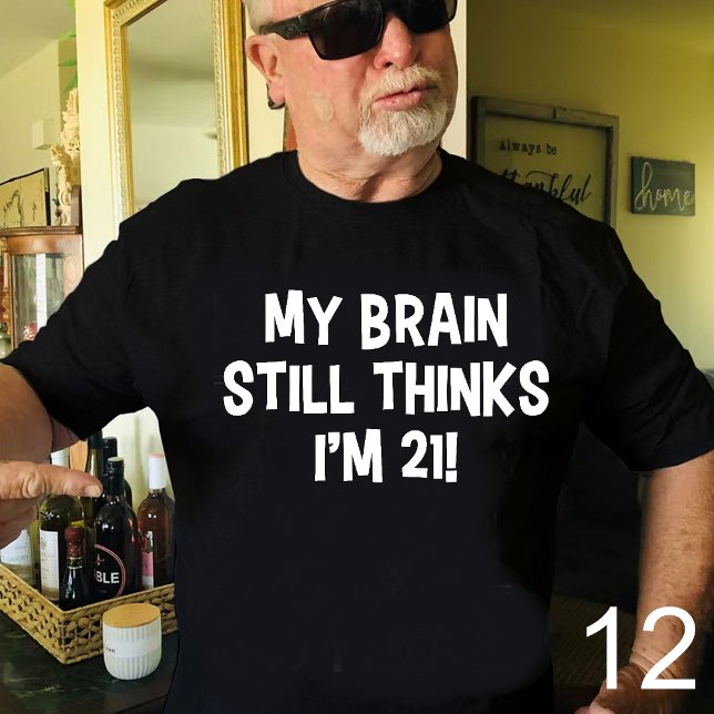 Camiseta My Brain Still Thinks I'm 21! T-Shirt (Criador carregado)