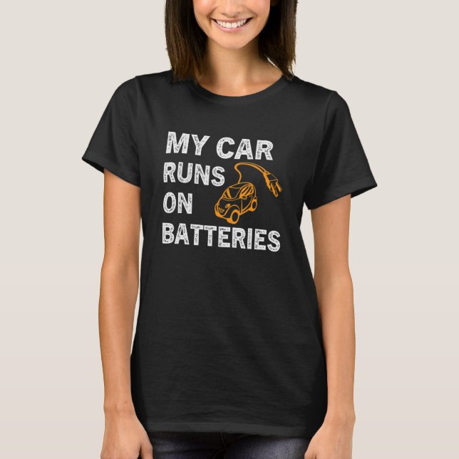 Camiseta My Car Runs On Batteries Electric Car Vehicle Char (Frente)
