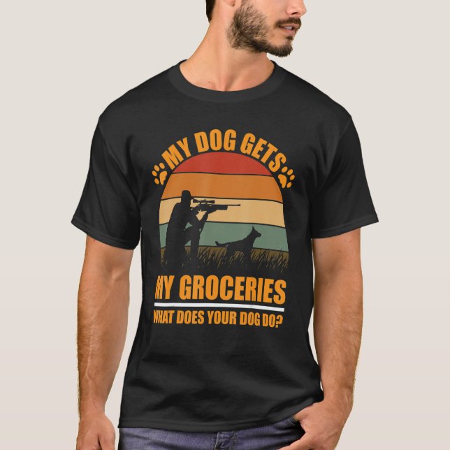 Camiseta my dog gets my groceries what does your dogs do Hu (Frente)