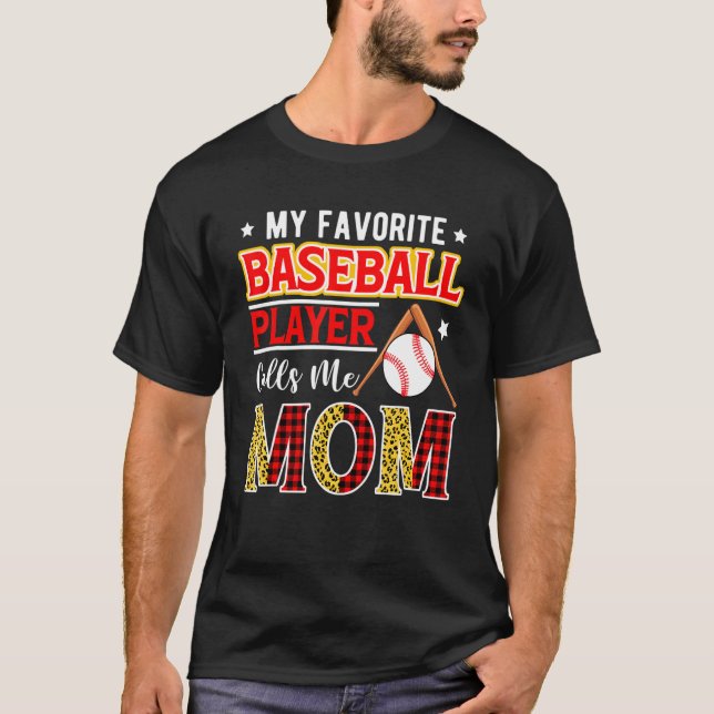 Camiseta My Favorite Baseball Player Calls Me Mom Mother's  (Frente)