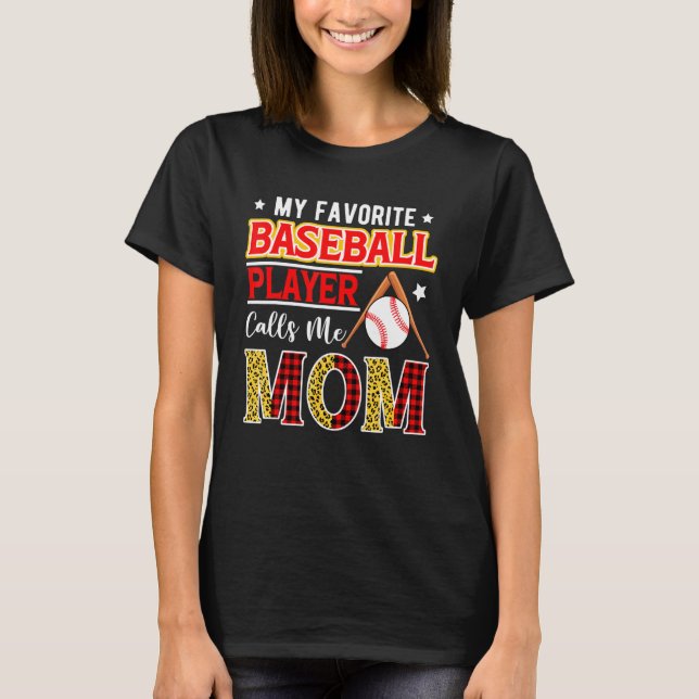 Camiseta My Favorite Baseball Player Calls Me Mom Mother's  (Frente)