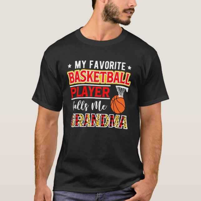Camiseta My Favorite Basketball Player Calls Me Grandma Mot (Frente)