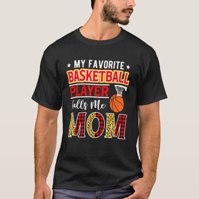 Camiseta My Favorite Basketball Player Calls Me Mom Mother' (Frente)