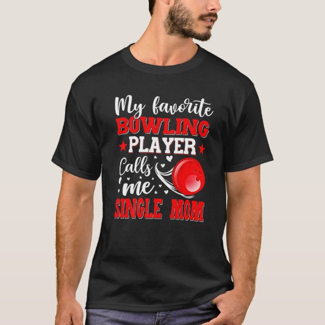 Camiseta My Favorite Bowling Player Calls Me Single Mom Mot (Frente)