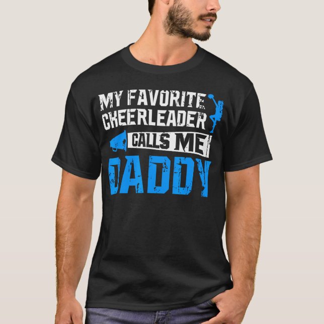 Camiseta My Favorite Cheerleader Calls Me Daddy Cheer Dad F (Frente)