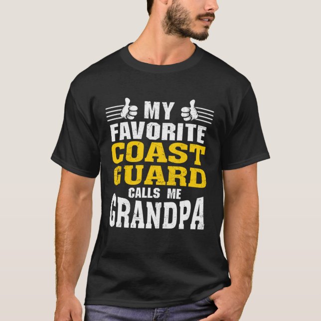 Camiseta My Favorite Coast Guard calls me Grandpa (Frente)