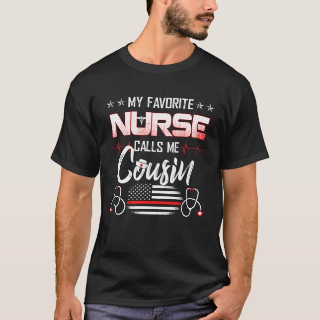 Camiseta My Favorite Cousin Calls Me Grandma US Flag  Nurse (Frente)