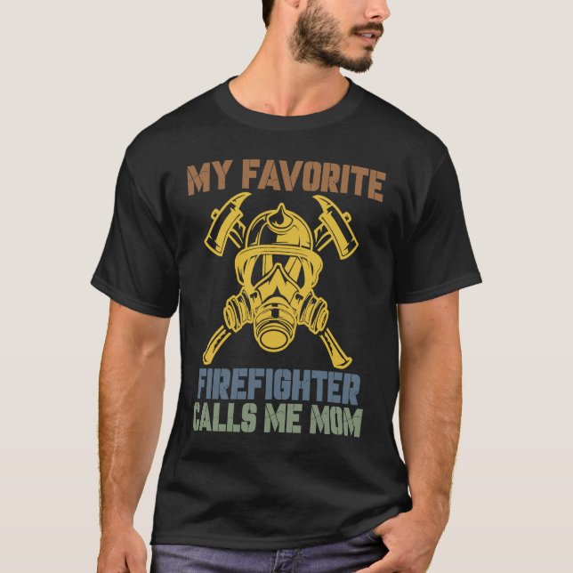 Camiseta My Favorite Firefighter Calls Me Mom Fireman Desig (Frente)
