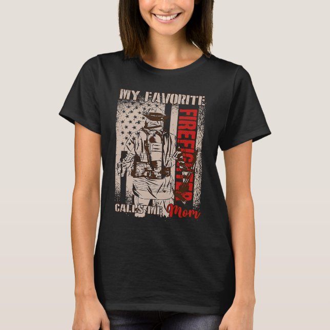Camiseta My Favorite Firefighter Calls Me Mom Fireman Desig (Frente)