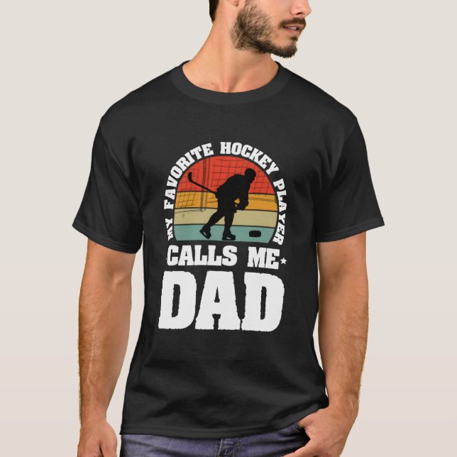 Camiseta My Favorite Hockey Player Calls Me Dad Father'S Da (Frente)
