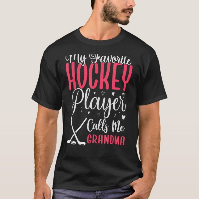 Camiseta My Favorite Hockey player calls me Grandma Cute (Frente)