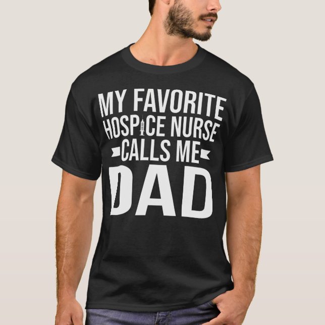 Camiseta My Favorite Hospice Nurse Calls Me Dad Of Hospice  (Frente)