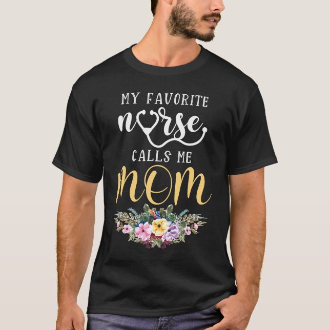 Camiseta My Favorite Nurse Calls Me Mom Mother  RN Nurse Ma (Frente)