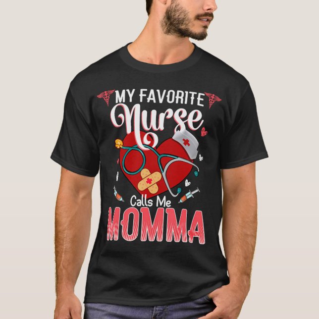 Camiseta My Favorite Nurse Calls Me Momma -Proud Nurse Moth (Frente)