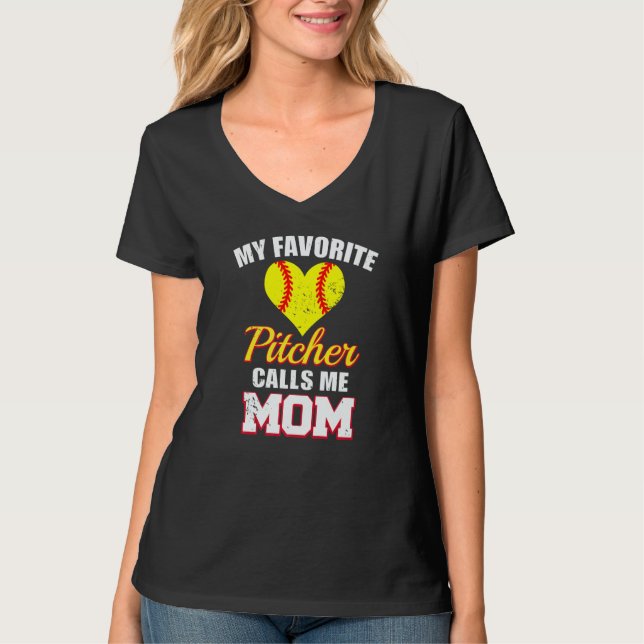 Camiseta My Favorite Pitcher Calls Me Mom Pitcher Softball  (Frente)