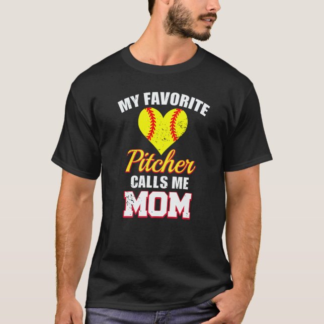 Camiseta My Favorite Pitcher Calls Me Mom Pitcher Softball  (Frente)