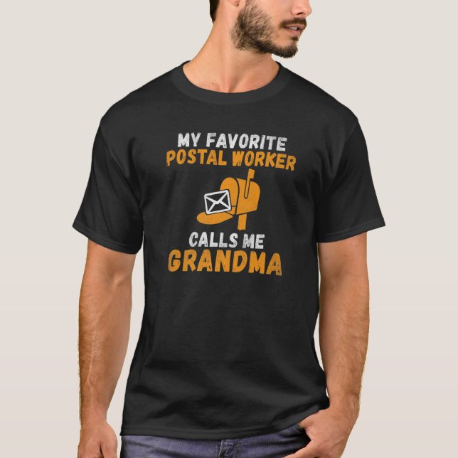 Camiseta My favorite Postal Worker calls me Grandma Postal  (Frente)