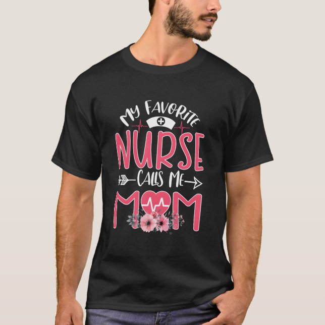 Camiseta My Favorite Rn Nurse Calls Me Mom Mothers Day Daug (Frente)
