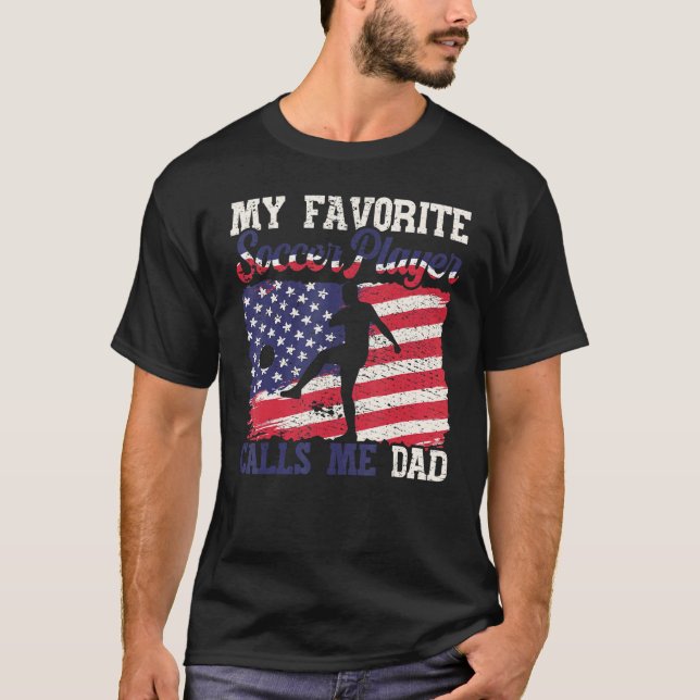 Camiseta My Favorite Soccer Player Calls Me Dad USA Flag Fa (Frente)