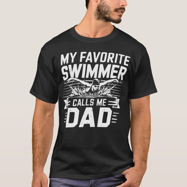 Camiseta My Favorite Swimmer Calls Me Dad Swimming Parent M (Frente)