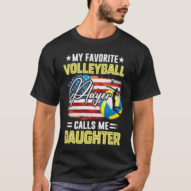 Camiseta My Favorite Volleyball Player Calls Me Daughter US (Frente)