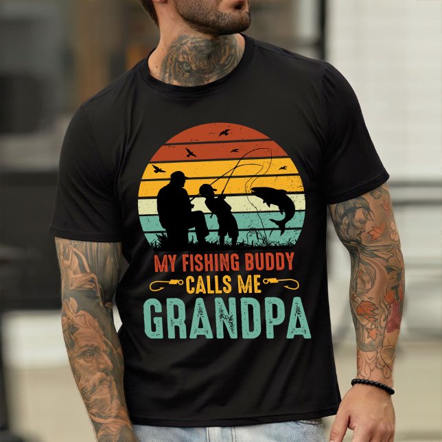 Camiseta My Fishing Buddy Calls Me Grandpa (Criador carregado)
