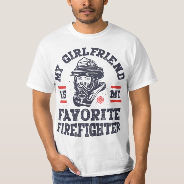 Camiseta My Girlfriend Is My Favorite Firefighter Funny Boy (Frente)