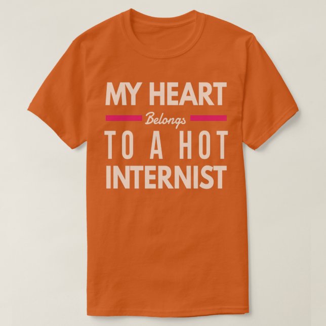 Camiseta My Heart Belongs To A Hot Internist Internal Medic (Frente do Design)