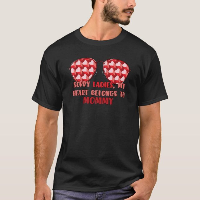 Camiseta My Heart Belongs To Mommy Sunglasses Valentines Da (Frente)