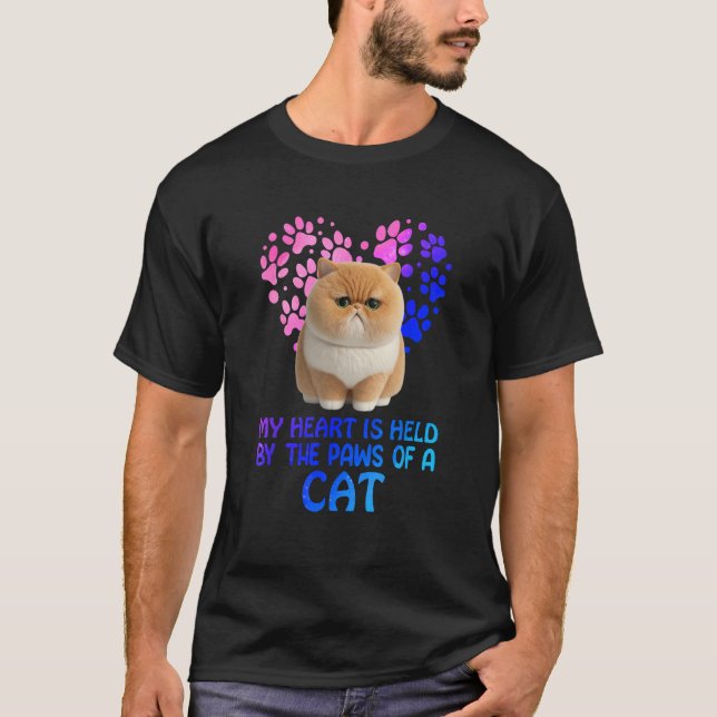 Camiseta My Heart Is Held By The Paws Of A Cat (Frente)