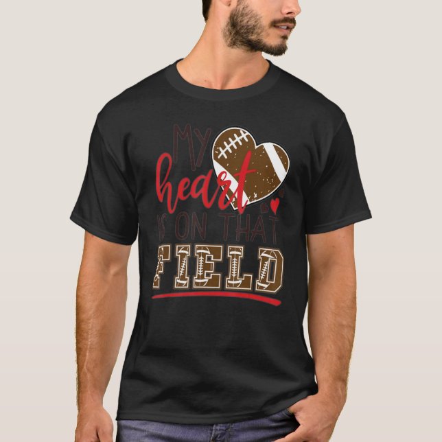Camiseta My Heart Is On That Field Football Mom Leopard Fun (Frente)